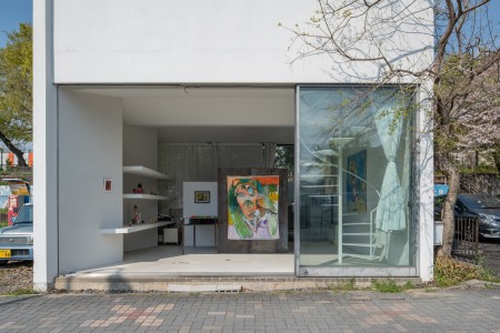 008YYY01700 ToLoLo studio