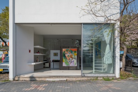 011YYY01699 ToLoLo studio