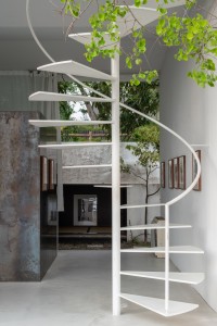 006TAJ04143 ToLoLo studio