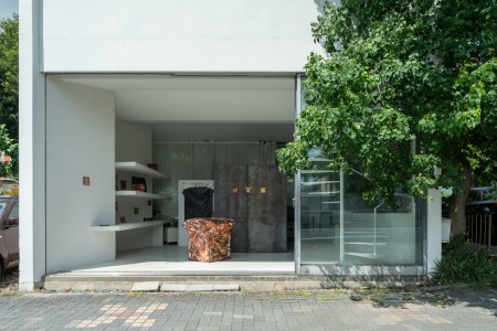 004ARA08076 ToLoLo studio