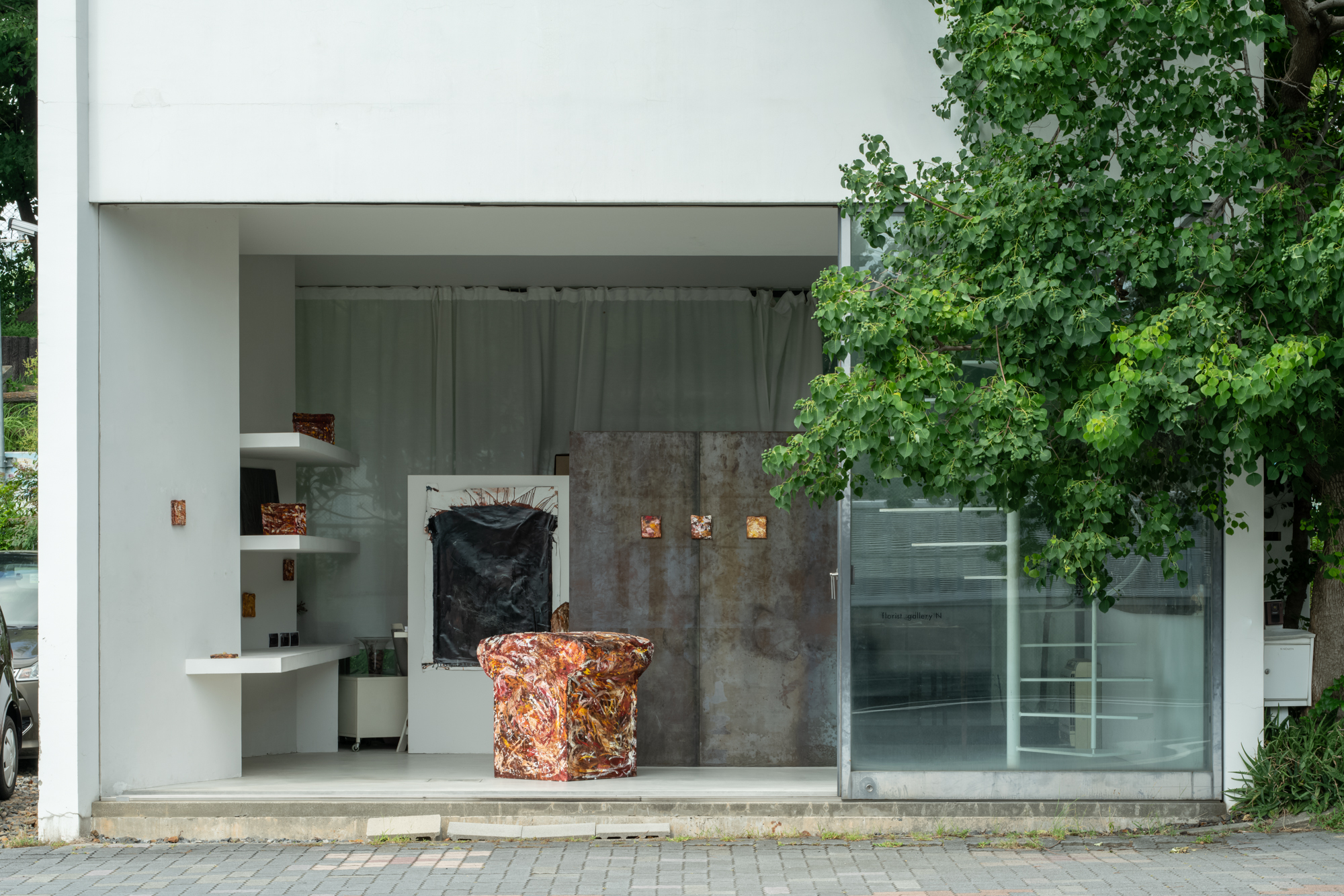 005TAJ04737 ToLoLo studio